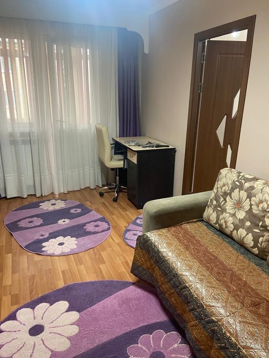 Închiriez apartament cu 2 camere