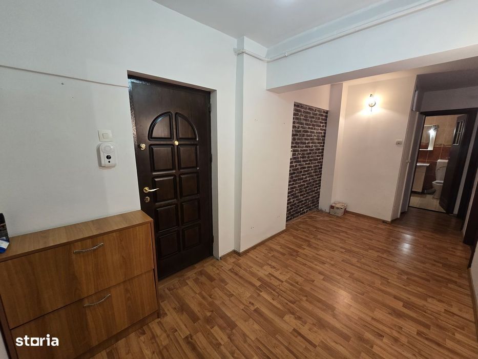 3 camere zona P-ța centrală priveliște spre pădure si râul Bistrița!