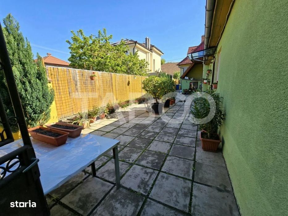 Casa spatioasa de vanzare teren 432 mp zona linistita - Lupeni Sibiu