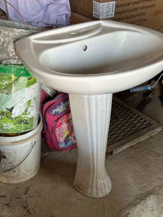 Унитаз и раковина сатылады