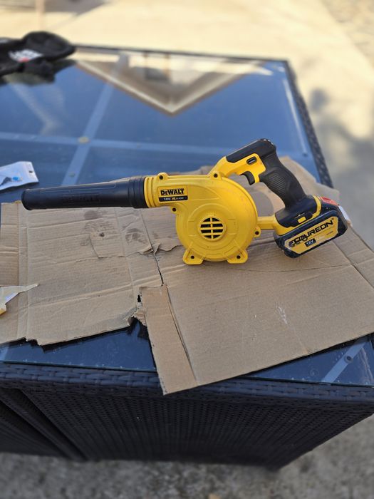 Suflanta dewalt DCV 100