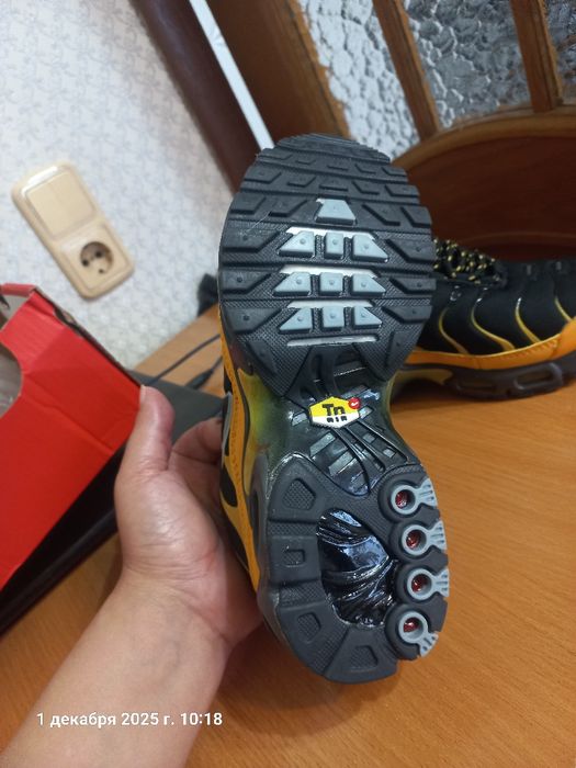 Продам красовки 36