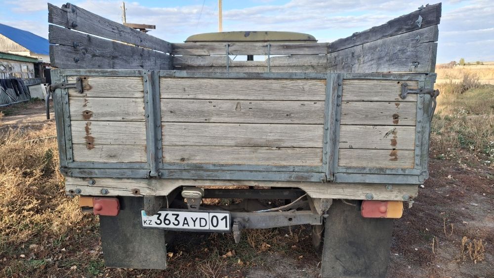 Продам УАЗ бортовой