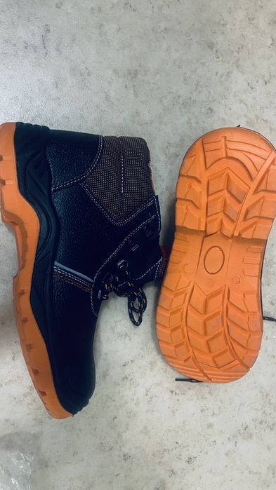 Продам спец обувь