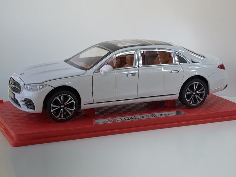 Modelka Mercedes-Benz C260L, Mercedes-Benz E-Class 1:24