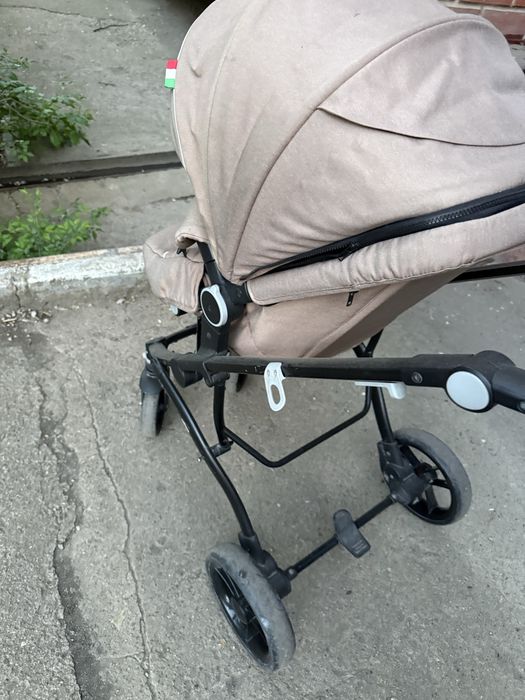 Коляска и люлька  в отличном состоянии до 2 х лет