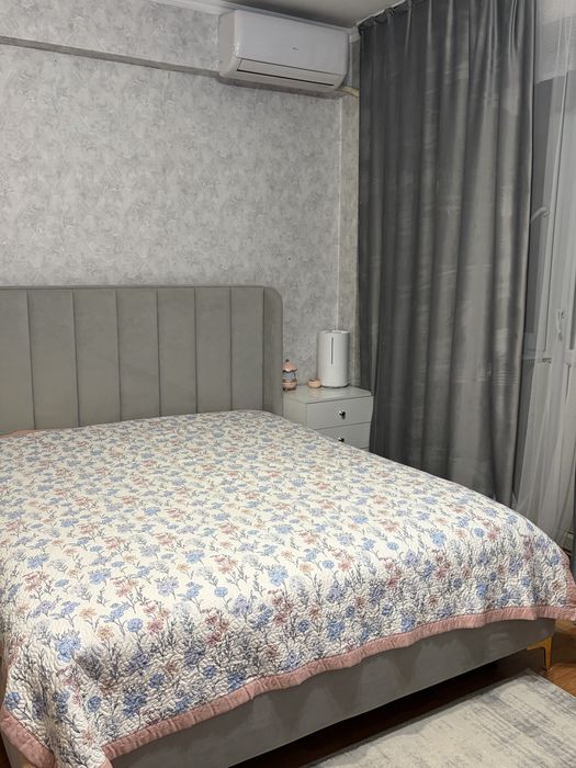 Продам кровать! В подарок шторы и небольшой ковер!