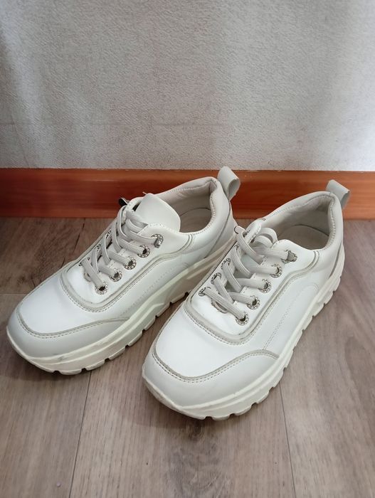 Продам кроссовки