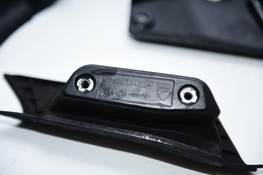 Ducati Monster 2017-2022 821 Plastice ornamente radiator