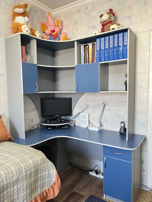 Срочно Продается школьный гарнитур