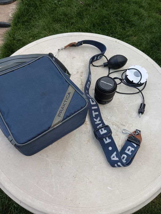 Чанта за фотоапарат с обектив и други принадлежности/вижте снимките/