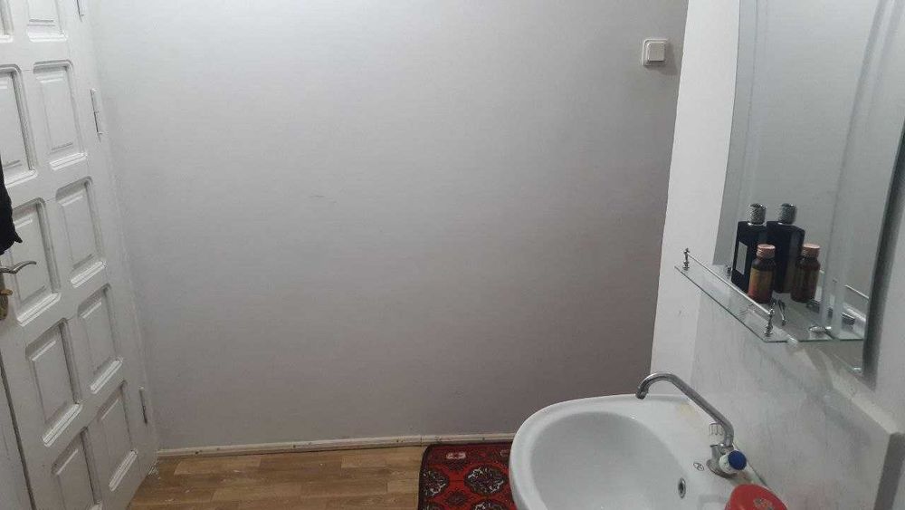 Урганч шахарнинг 6-дахасида 1 хонали квартира сотилади