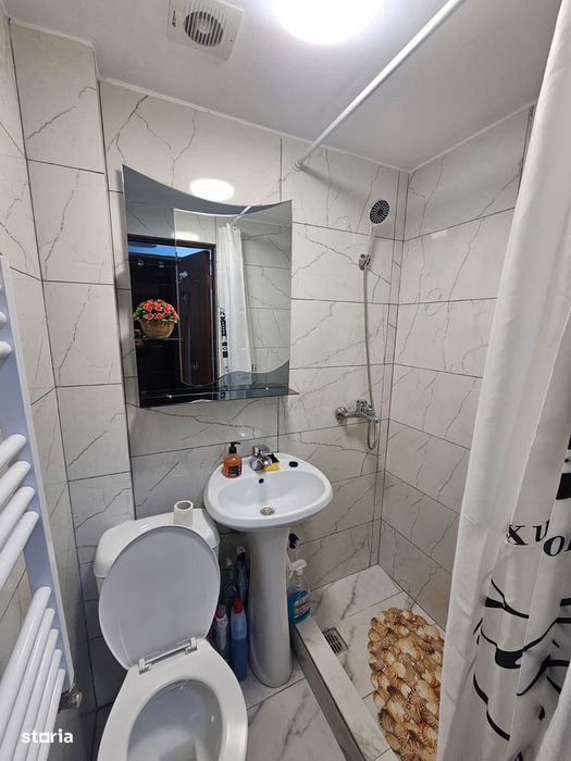 Apartament cu 2 camere de vânzare în Curtea de Argeș.
