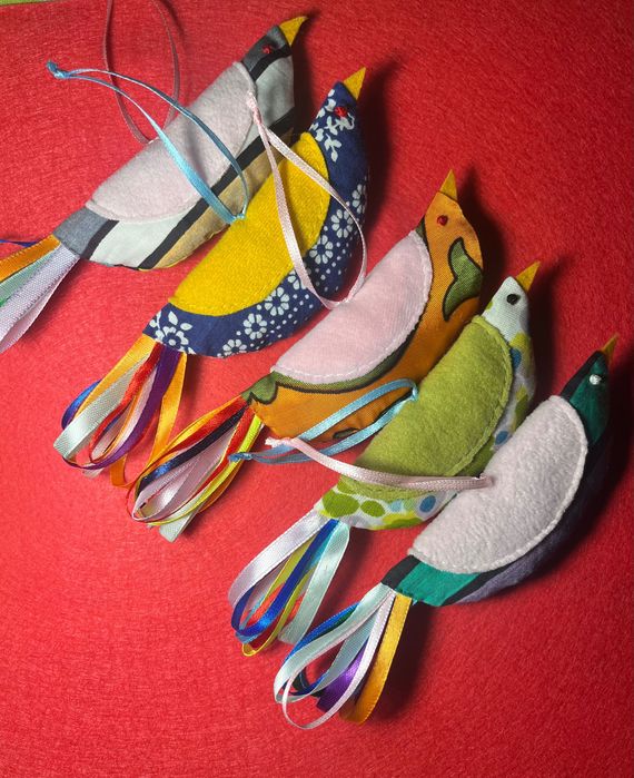 Весели цветни подаръчета