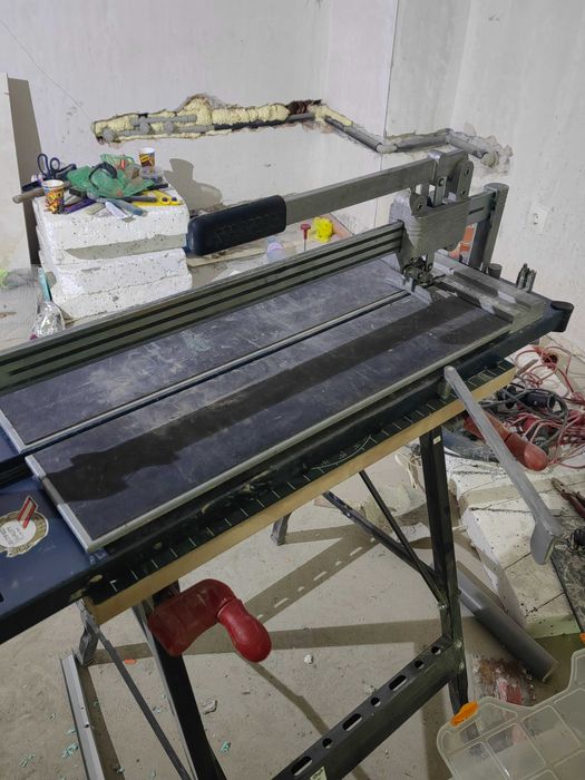 Продавам машина за рязане на плочки TopLine