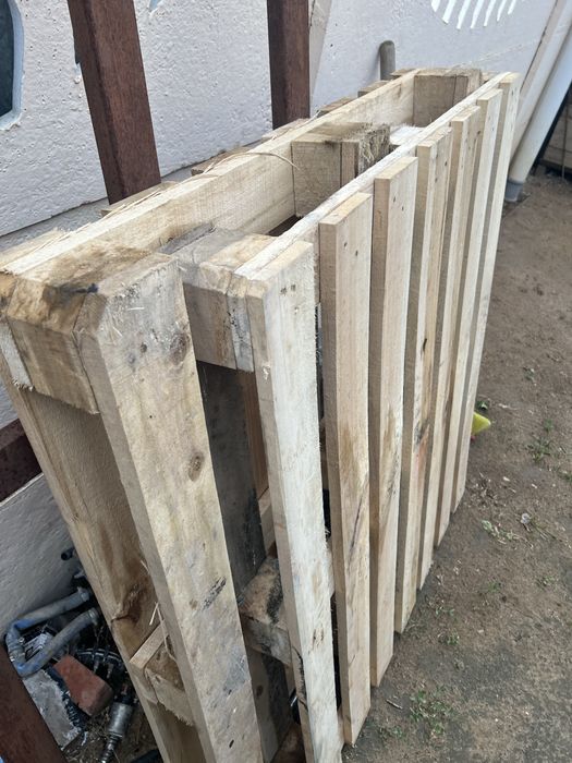 Продам поддоны в хорошем состояние