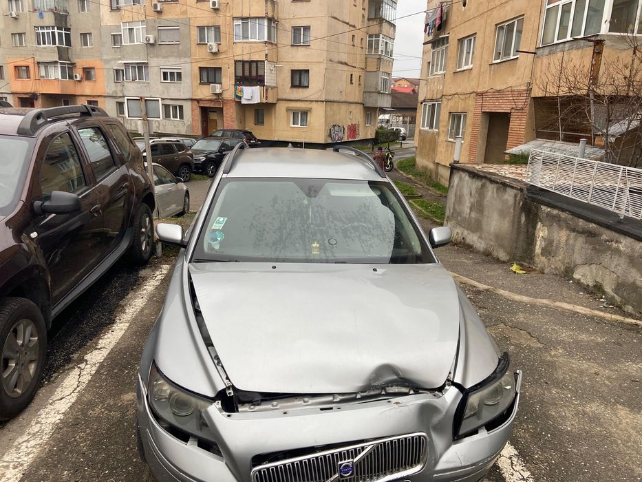 Volvo V50 – Ideală după mici reparații estetice – funcționează perfect