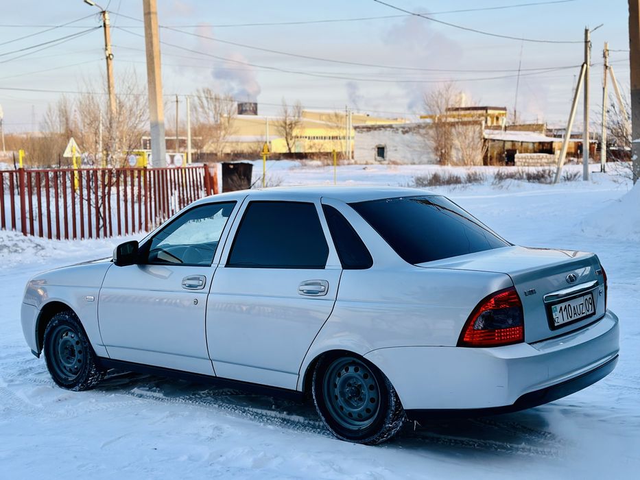 Продам Приора 2 Полу-Люкс