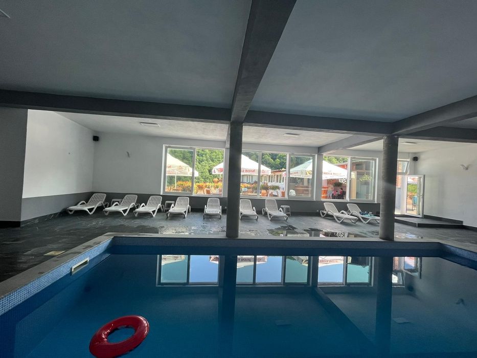 Cabana cu piscina interioara și jacuzzi cu hidromasaj