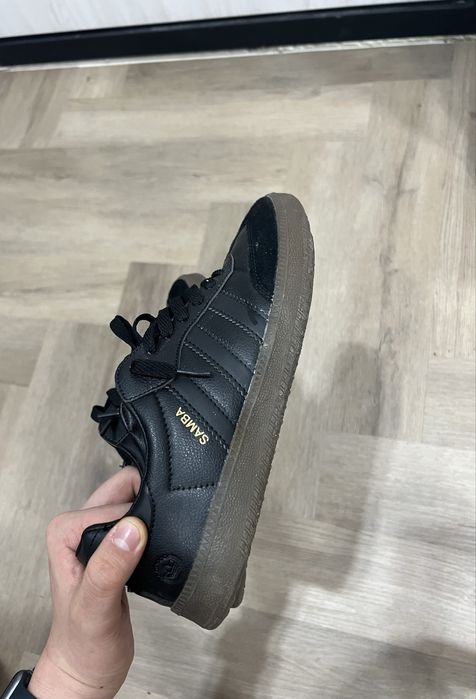 Продам кроссовки Adidas samba 44 размер