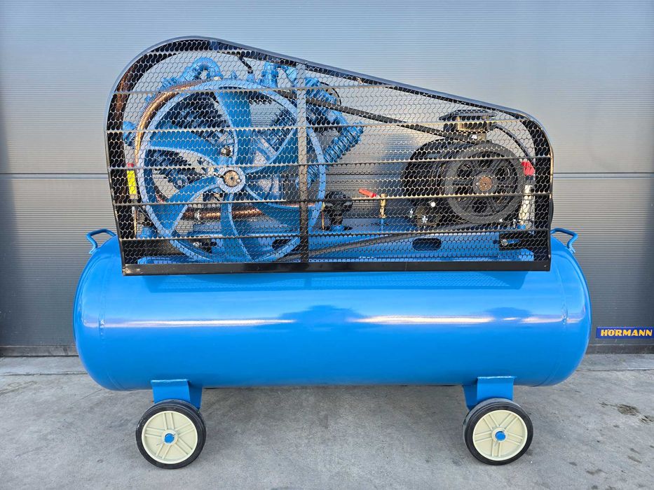 Компресор за въздух 300л.7.5 KW / 10 HР / 12.5 бара.TACH -1200л/мин