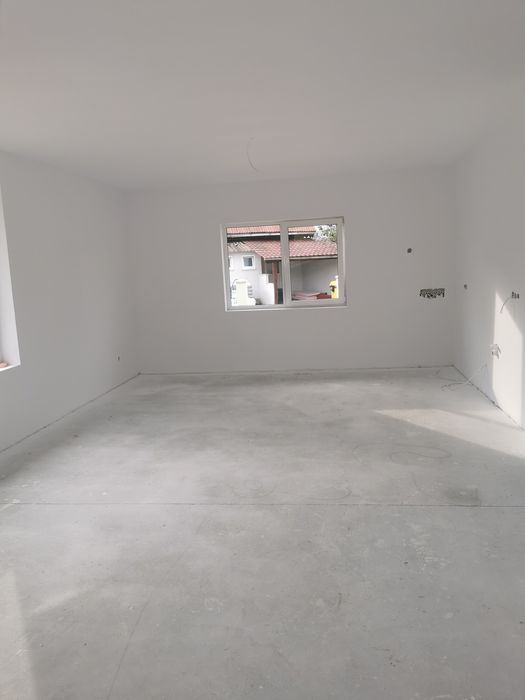 Vand casa construcție noua
