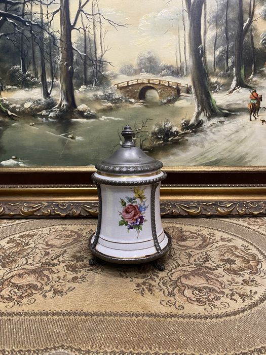 Френски порцеланов съд за подправки Франция  с калаени орнаменти и кап