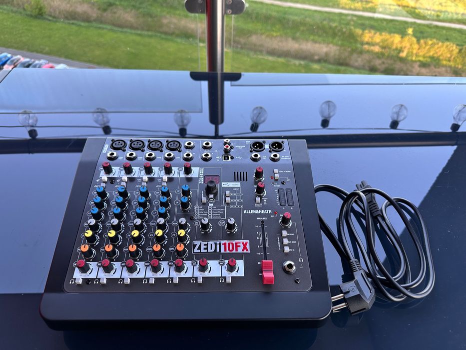 Mixer Allen & Heath ZEDi-10 FX – Semiprofesional cu interfață USB