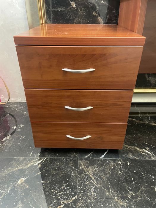 Офисная мебель , столы для руководителя