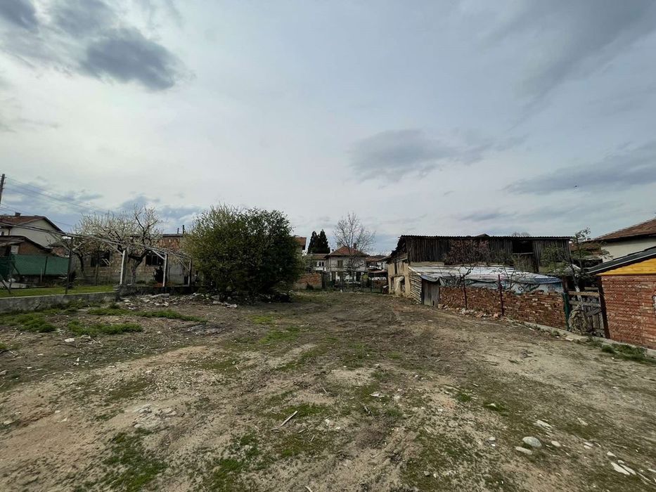 Атрактивен парцел в гр. Долна баня! Отлична инвестиция!