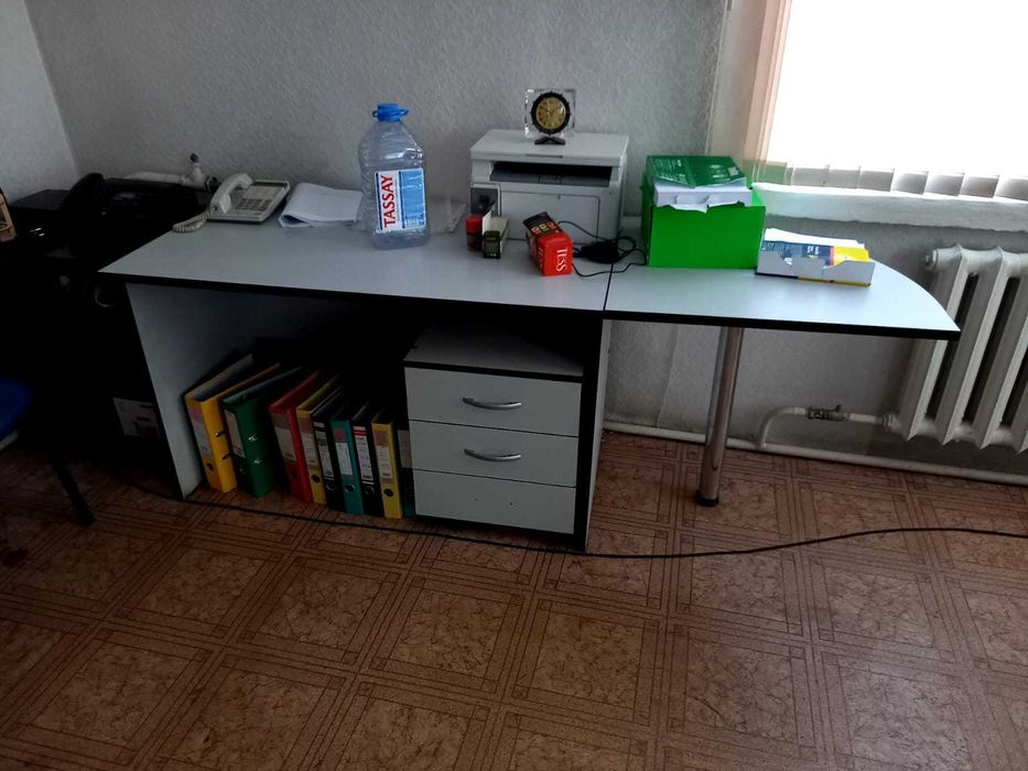 Стол офисный б/у.