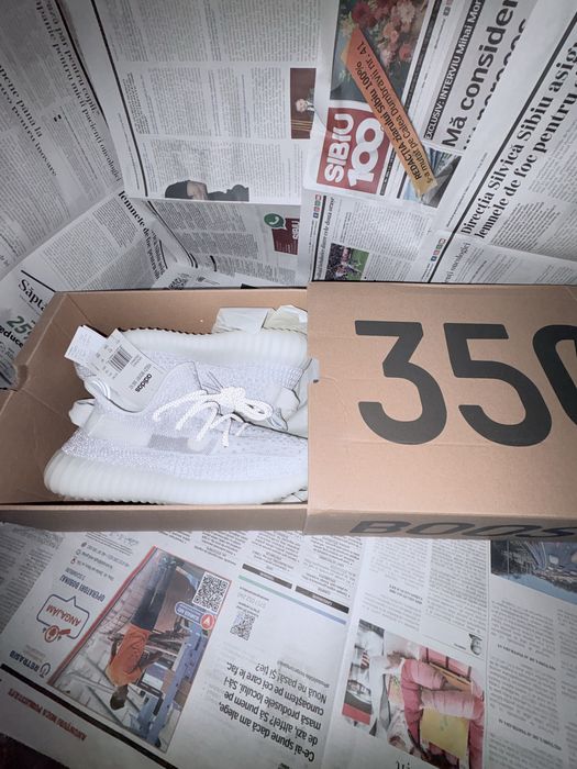 Yeezy Boost 350 V2 – EF2367 (Mărimea 40, 41 1/3)
