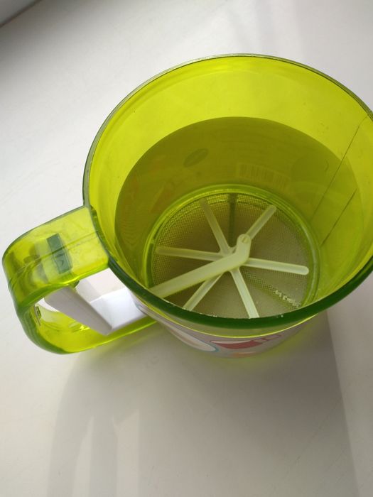 Кружка - сито для муки