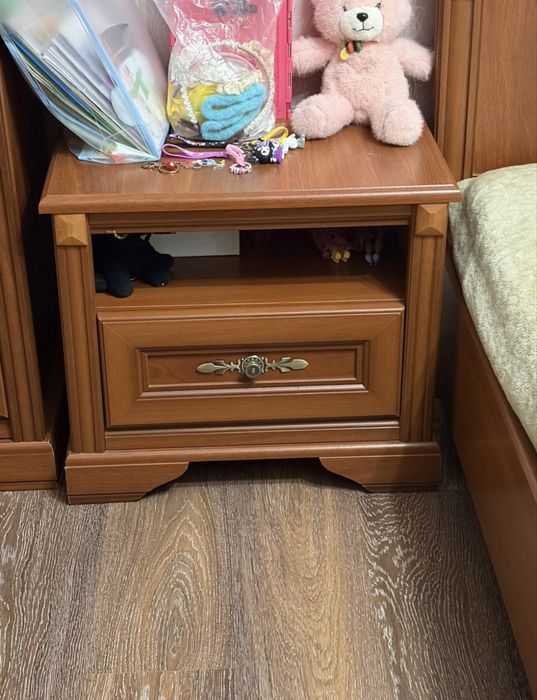 Продам кровать с маленким тумбочками