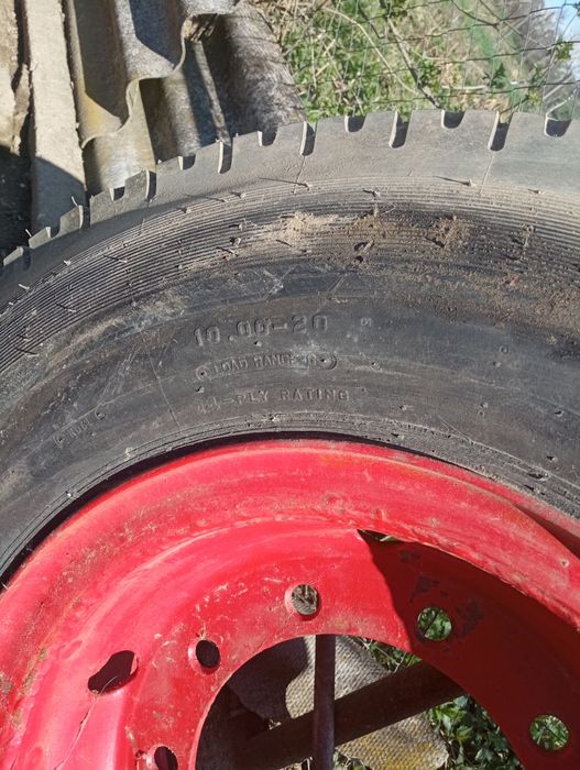 Anvelope 10.00/20 cu jante