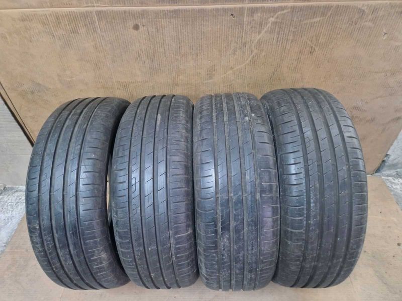 4 Goodyear R17 215/55
летни гуми
DOT4220