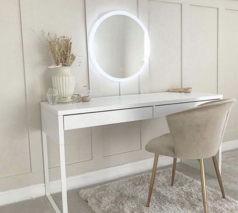 Продаю письменный стол серии Микке ИКЕА