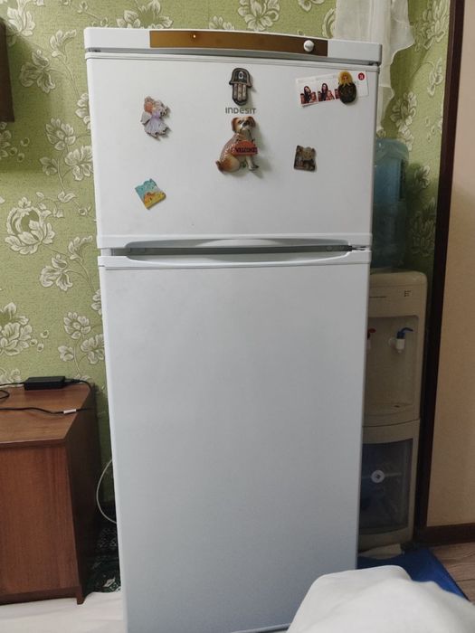 Продам холодильник Indesit