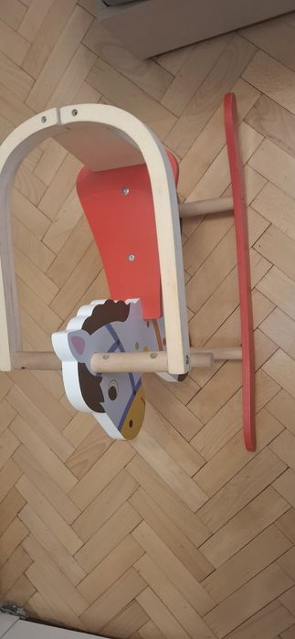 Дървено конче люлка