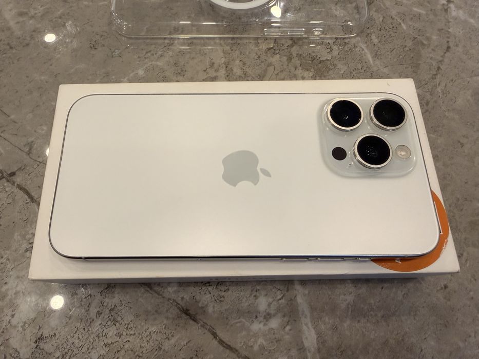 Vand Iphone 15 Pro Max Silver 256 gb, ca Nou!