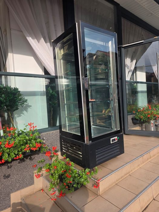 Vand vitrina refrigerare prajituri