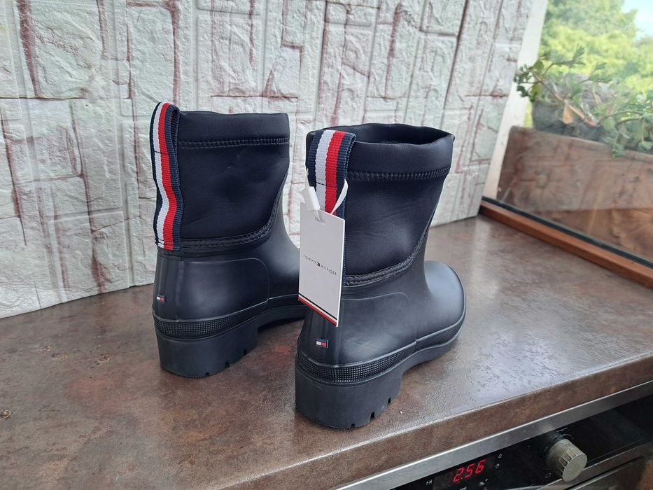 дамски боти,зимни обувки,гумени ботуши Tommy Hilfiger номер39,нови