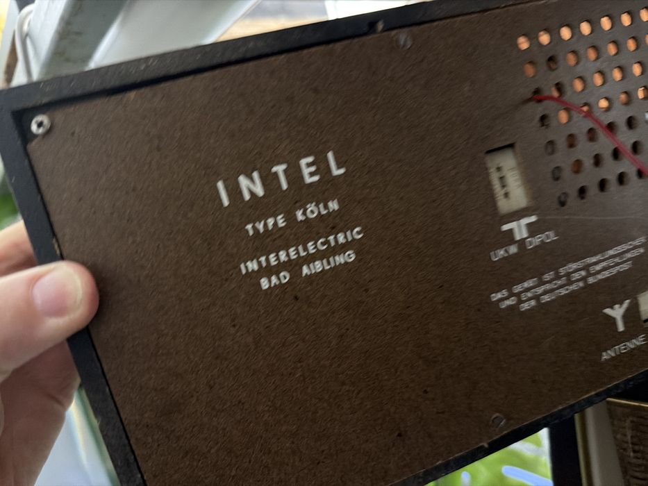 Radio pe lampi Intel