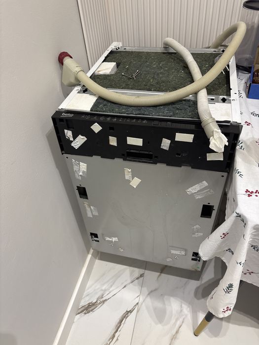 Masina de spalat vase incorporabila slim functionabila BEKO DIS26020, 2017, 10 seturi, 6 programe, 45 cm, A++, stare buna