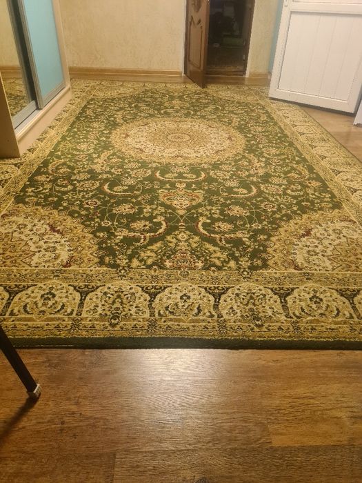 Продам ковры одинаковые2шт