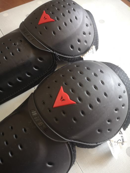 Protecții moto genunchi tibie Dainese hard premium stare  noua
