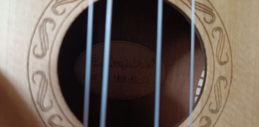 Продам укулеле размер концерт