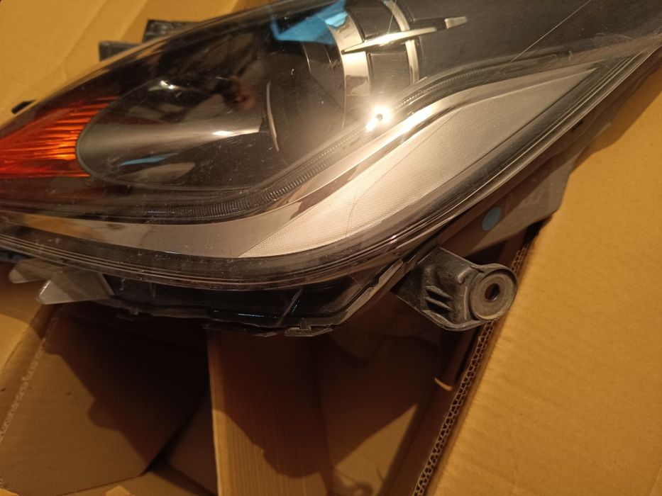 Оригинален Ляв Фар за Айго