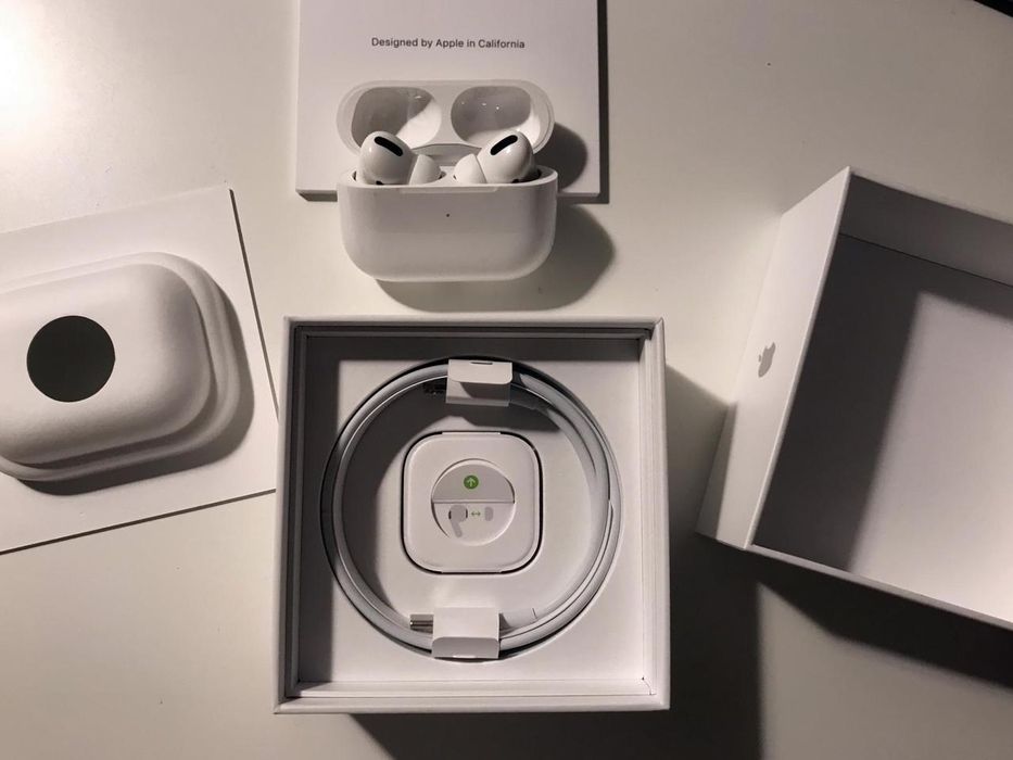 Зарядка и наушники