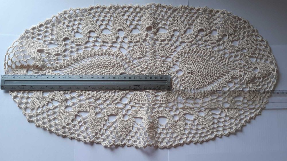 Бежови покривки, плетени на една кука